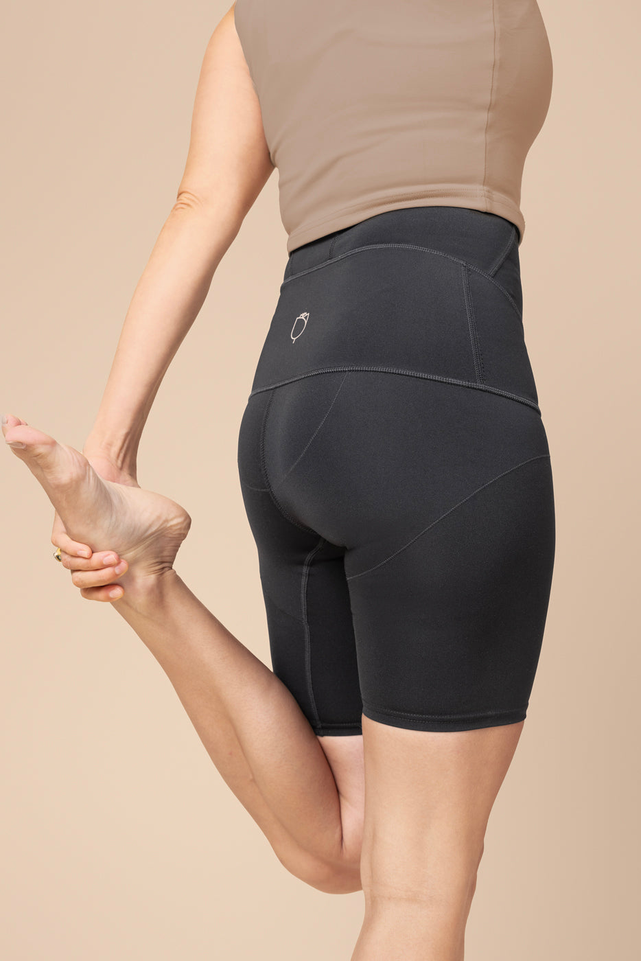 POSTPARTUM RECOVERY SHORTS - KNEE