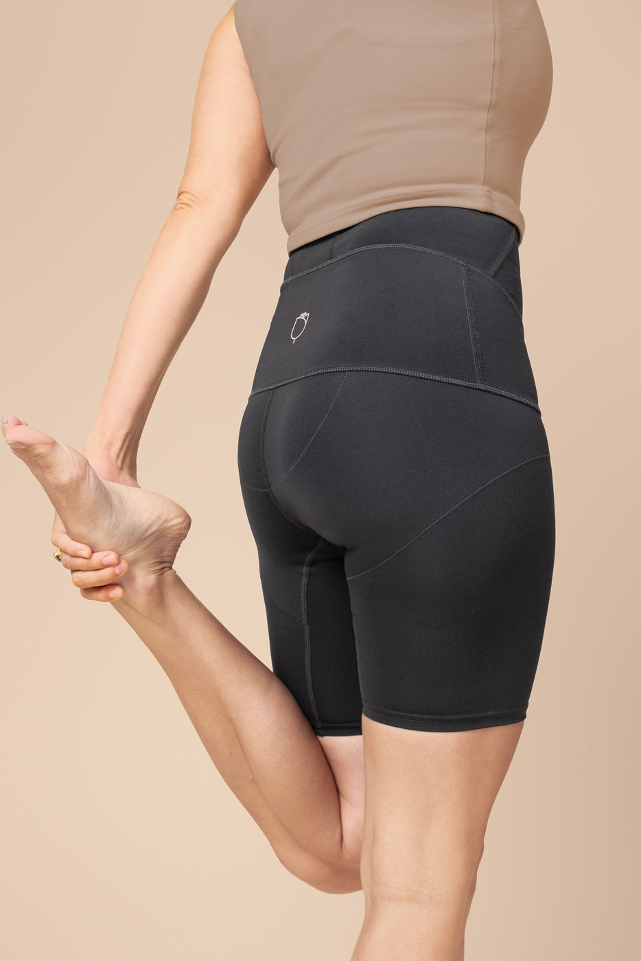 Postpartum Recovery Shorts - Knee I Everform